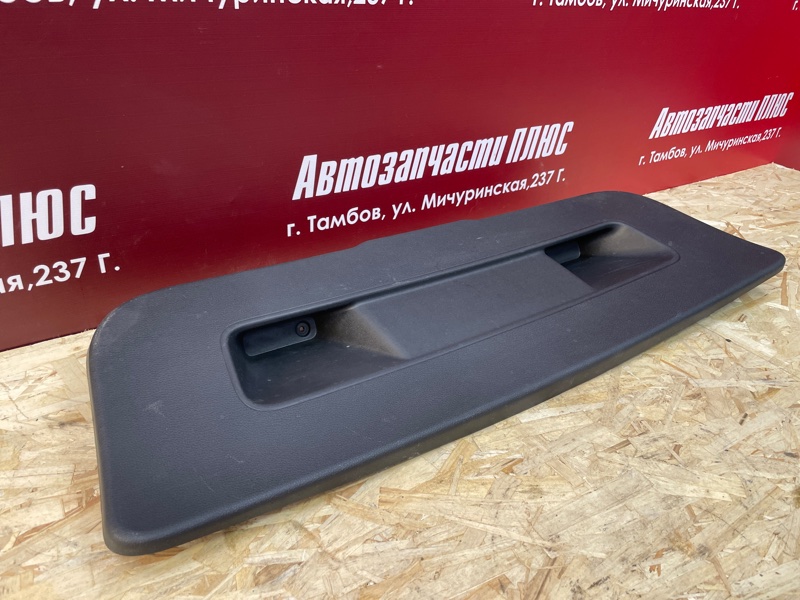 Обшивка двери багажника