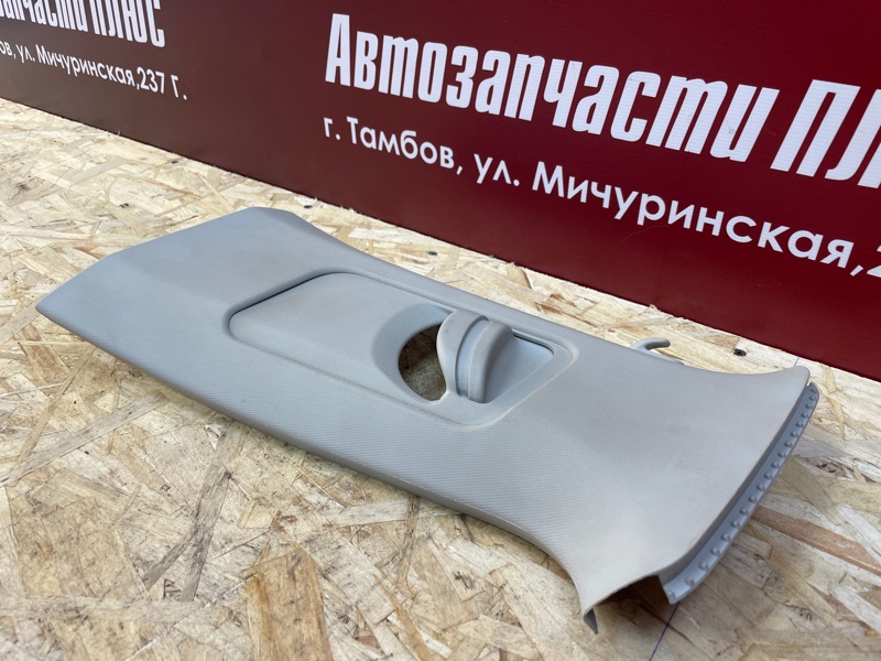 Обшивка средней стойки