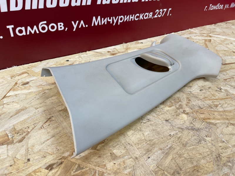 Обшивка средней стойки