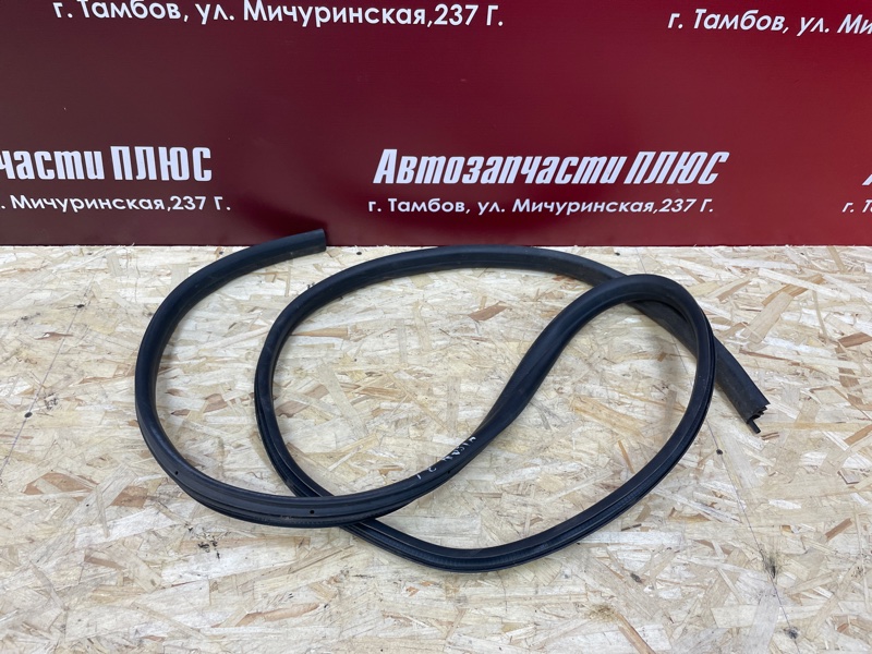 Уплотнительная резинка боковой двери