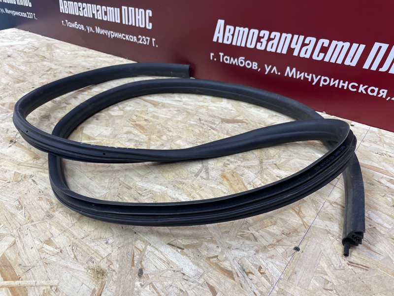Уплотнительная резинка боковой двери