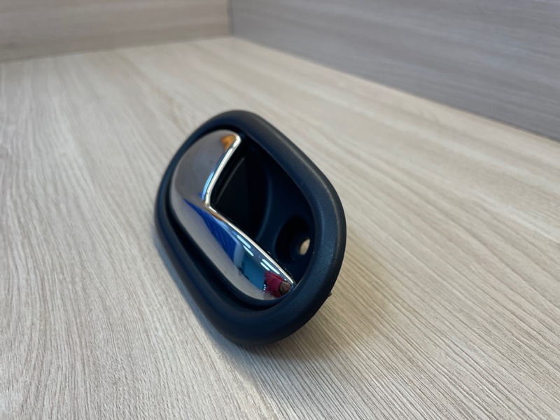 Внутренняя  ручка двери