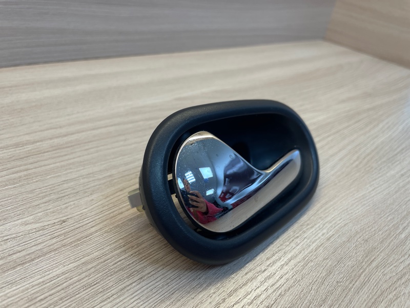 Внутренняя  ручка двери