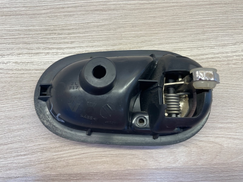 Внутренняя  ручка двери