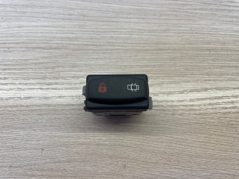 Кнопка центрального замка