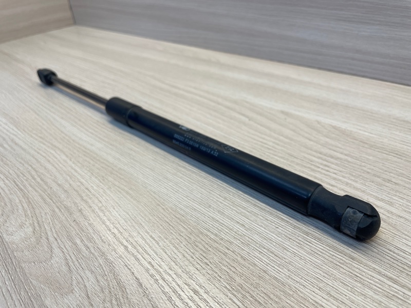 Амортизатор багажника