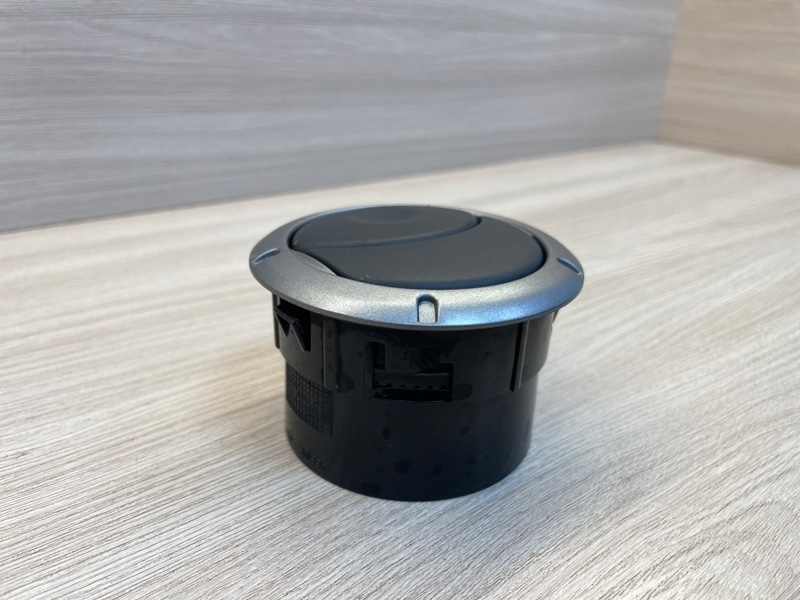 Воздушный дефлектор салона