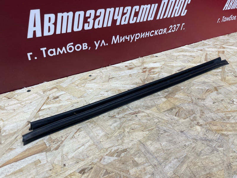 Уплотнитель стекла двери внутренний