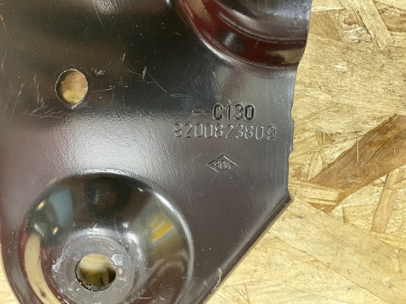 Кронштейн подрамника