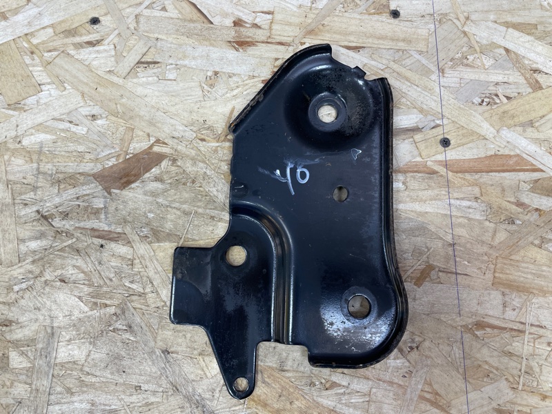 Кронштейн подрамника