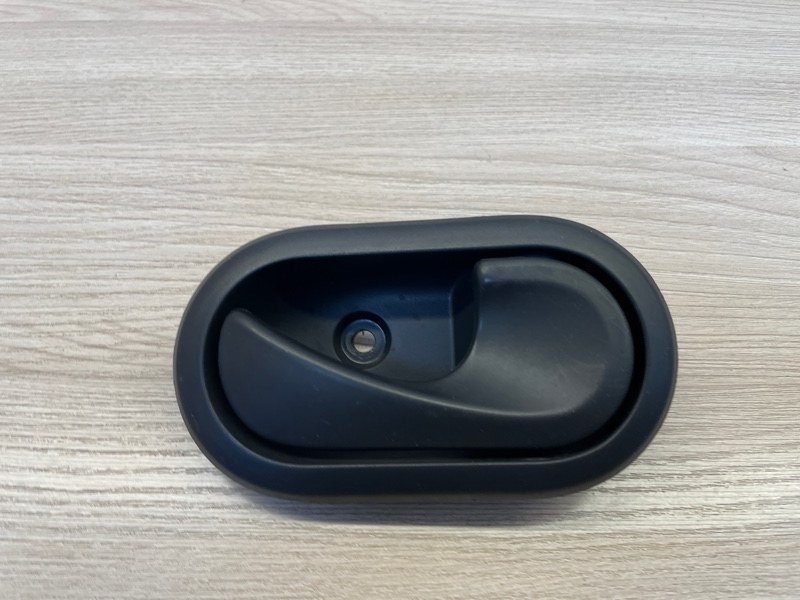 Внутренняя  ручка двери