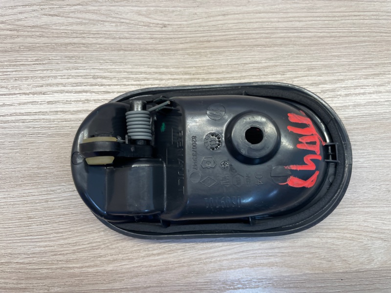 Внутренняя  ручка двери