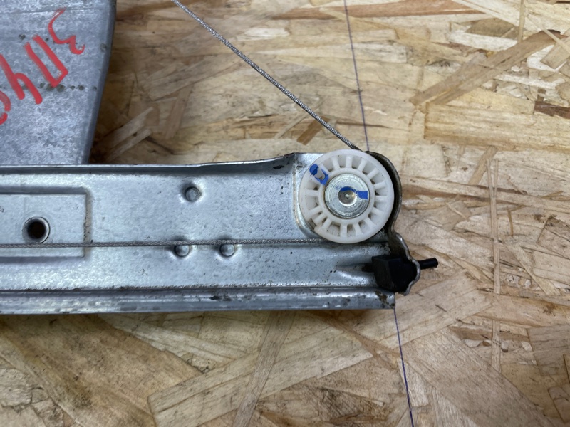 Стеклоподъемник    двери