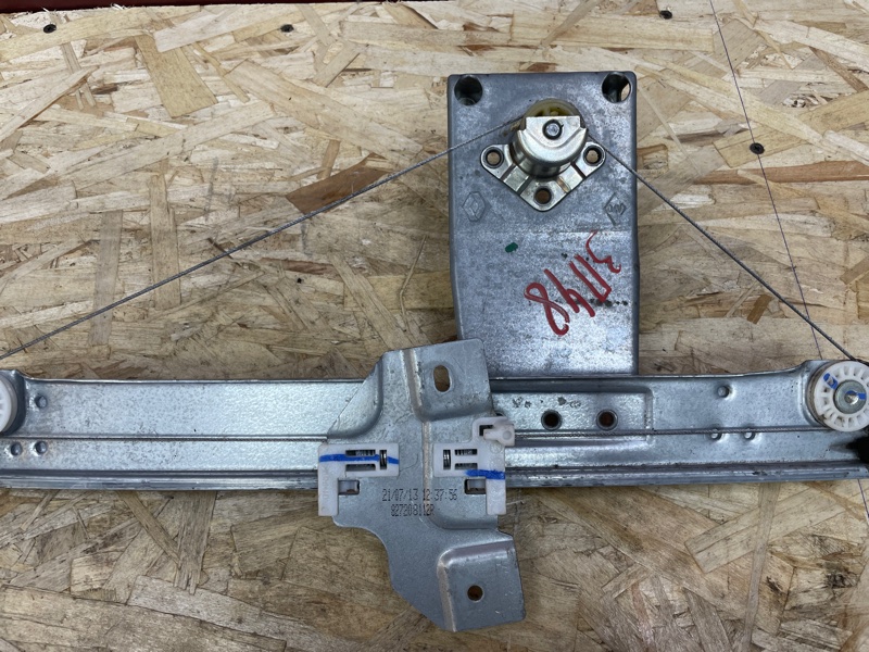 Стеклоподъемник    двери