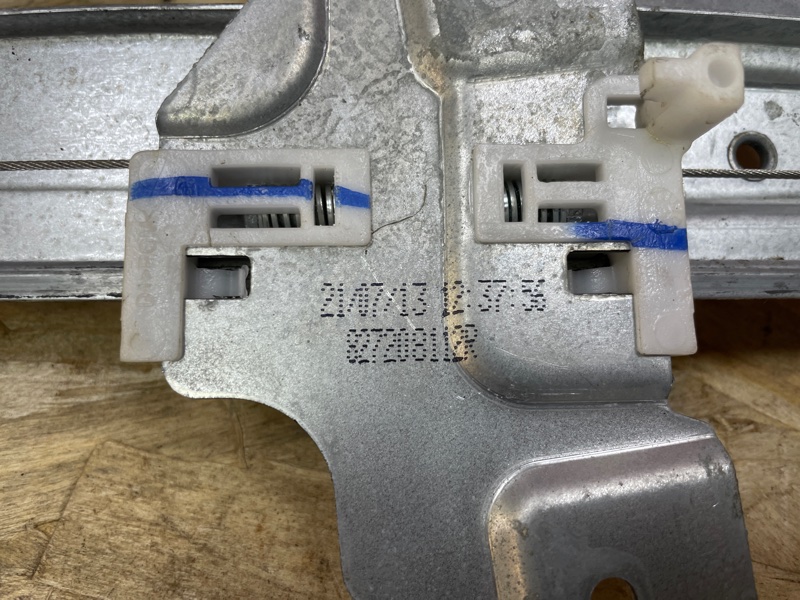 Стеклоподъемник    двери