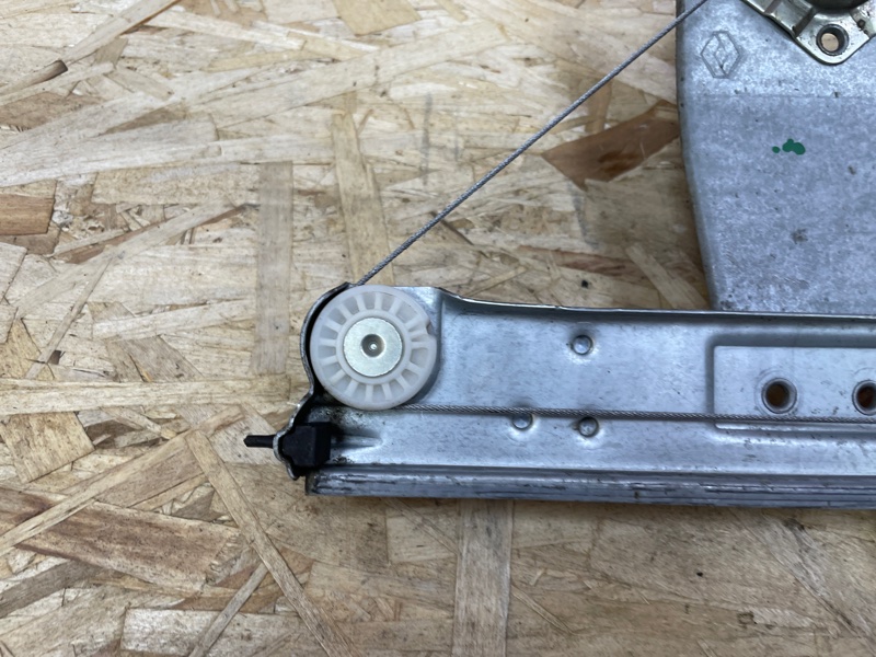 Стеклоподъемник    двери