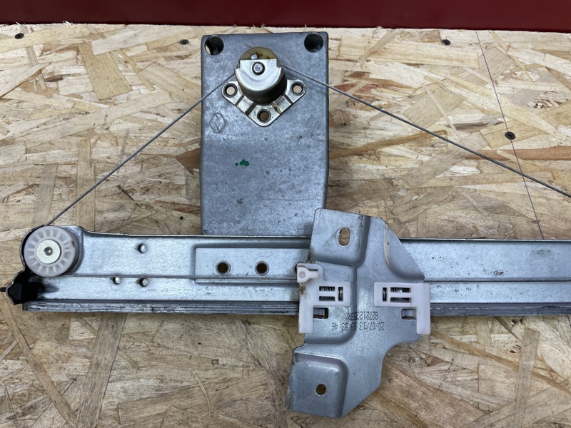 Стеклоподъемник    двери