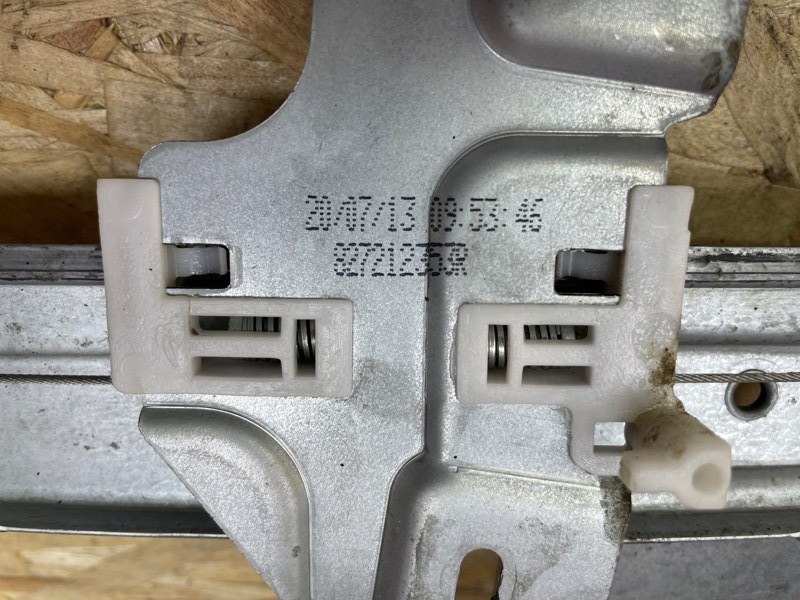 Стеклоподъемник    двери