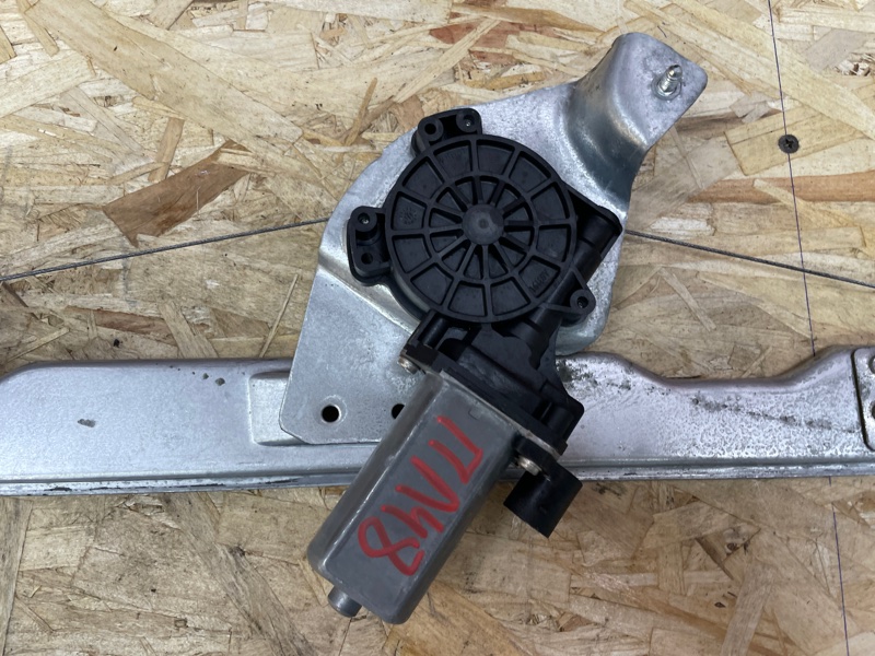 Стеклоподъемник    двери