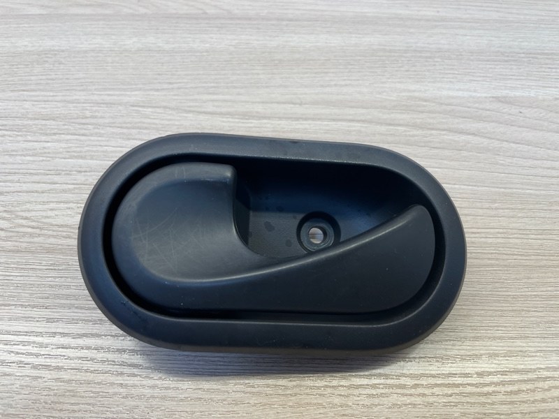 Внутренняя  ручка двери