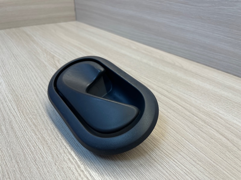 Внутренняя  ручка двери