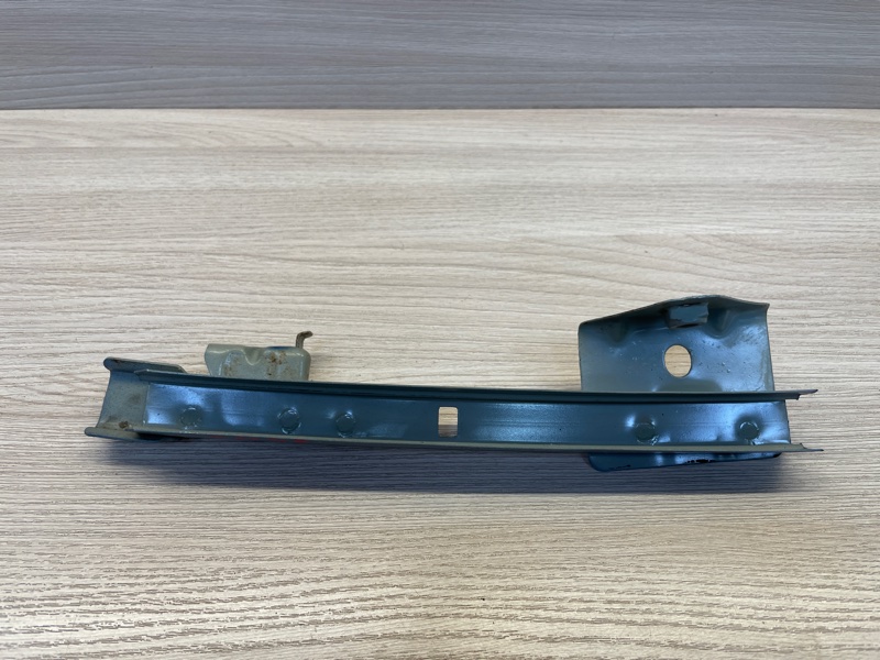 Направляющая стекла     двери