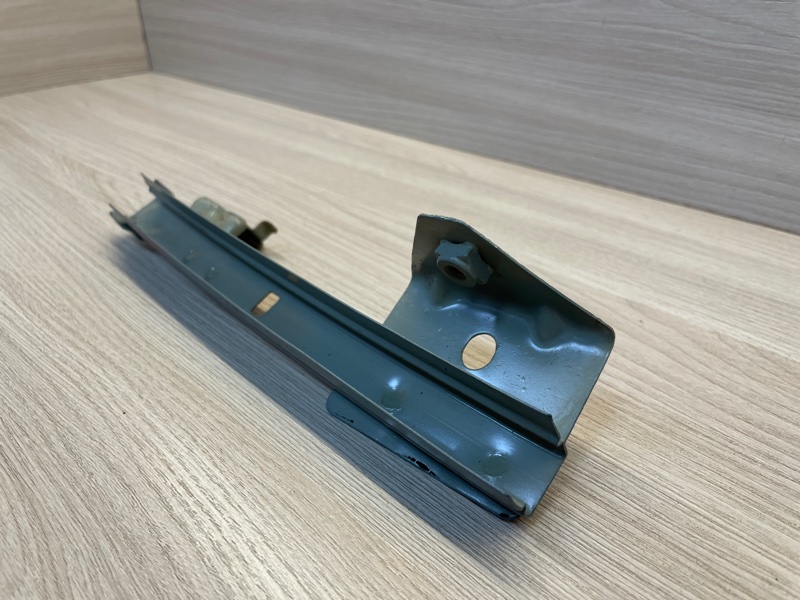 Направляющая стекла     двери