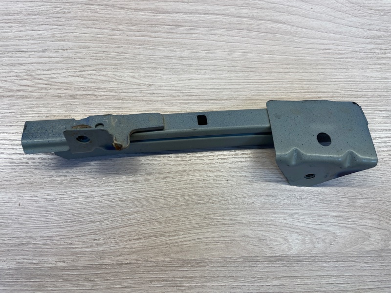 Направляющая стекла     двери