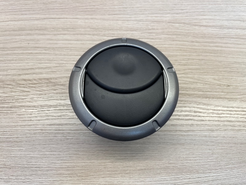 Воздушный дефлектор салона