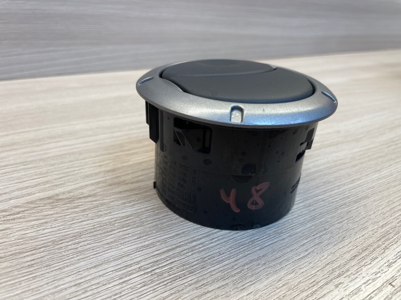 Воздушный дефлектор салона