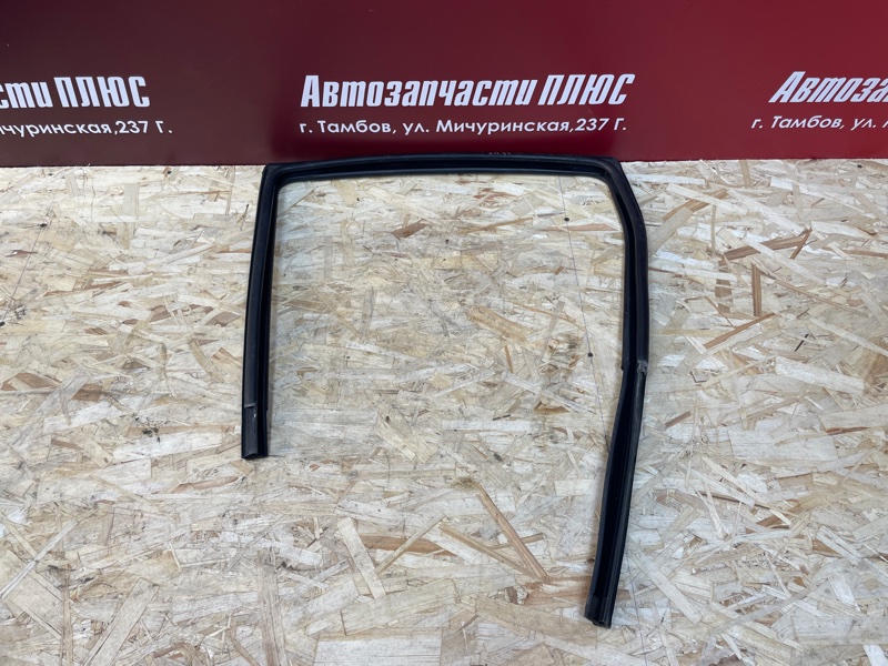 Уплотнитель стекла двери