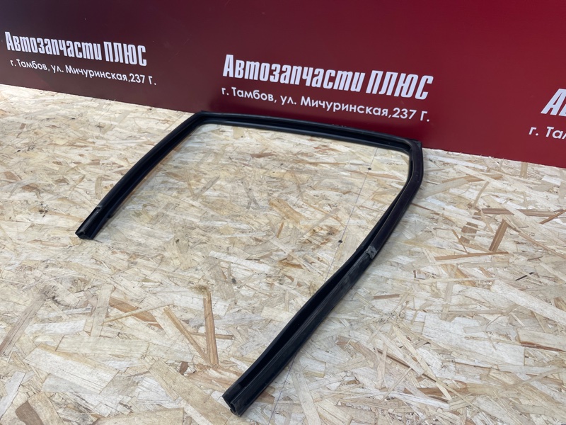 Уплотнитель стекла двери