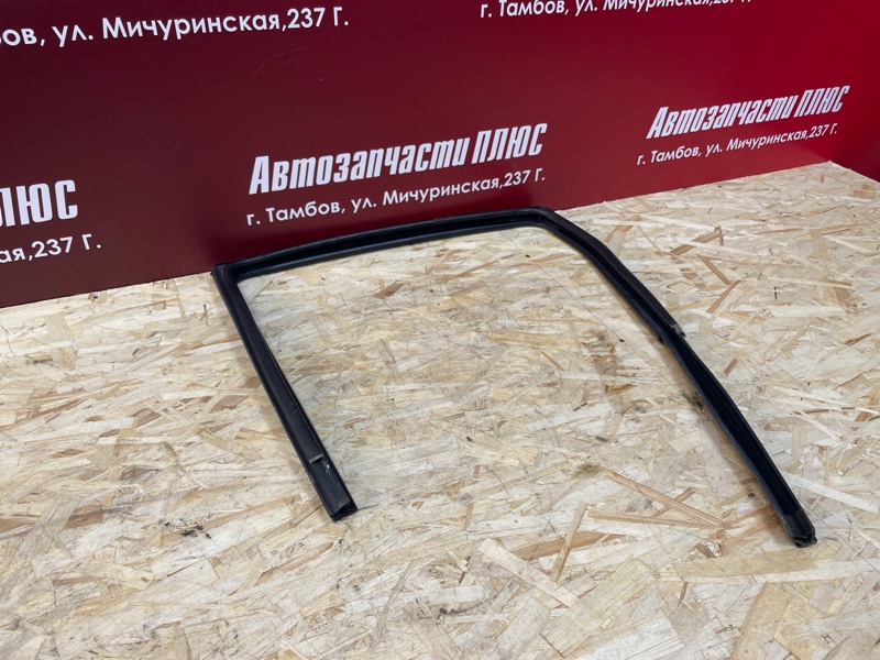 Уплотнитель стекла двери