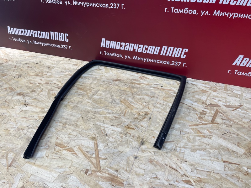 Уплотнитель стекла      двери