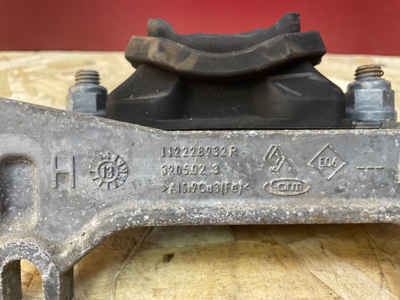 Кронштейн опоры кпп