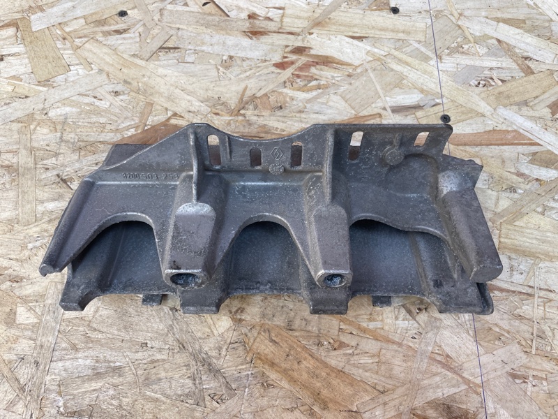 Кронштейн впускного коллектора