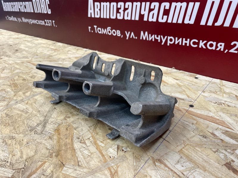 Кронштейн впускного коллектора