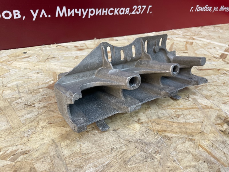 Кронштейн впускного коллектора