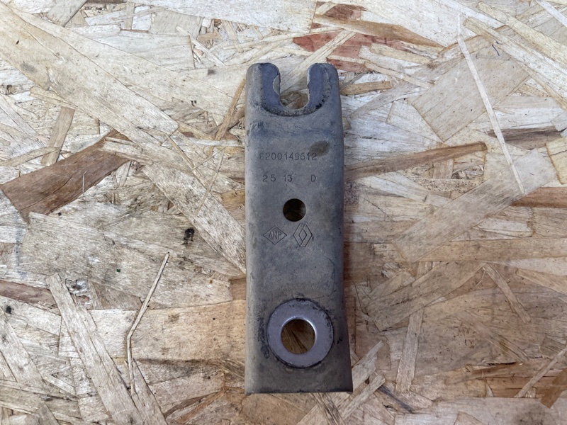 Кронштейн опоры кпп