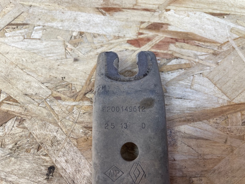 Кронштейн опоры кпп