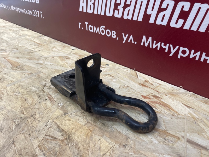 Буксировочный крюк