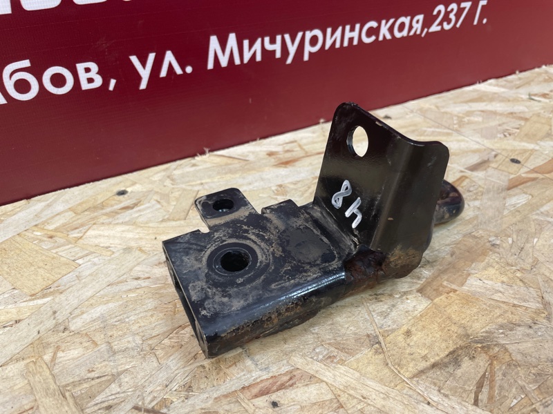 Буксировочный крюк