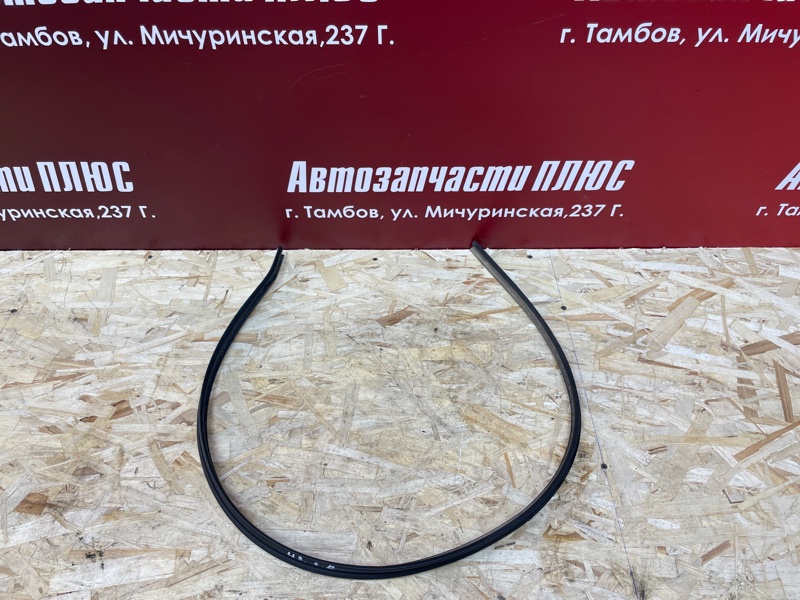 Уплотнительная резинка боковой двери