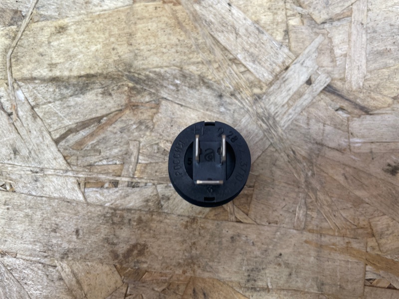 Кнопка открывания багажника