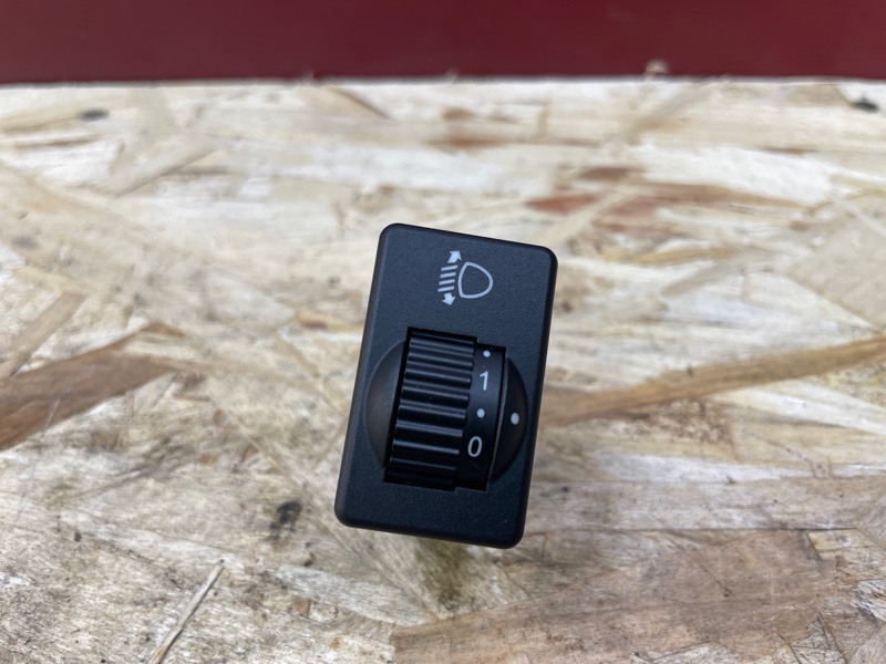 Кнопка корректора фар