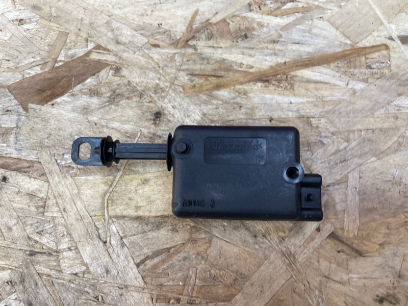 Привод замка багажника