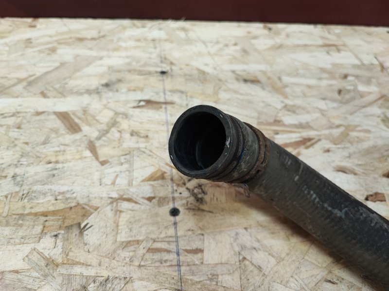 Патрубок радиатора