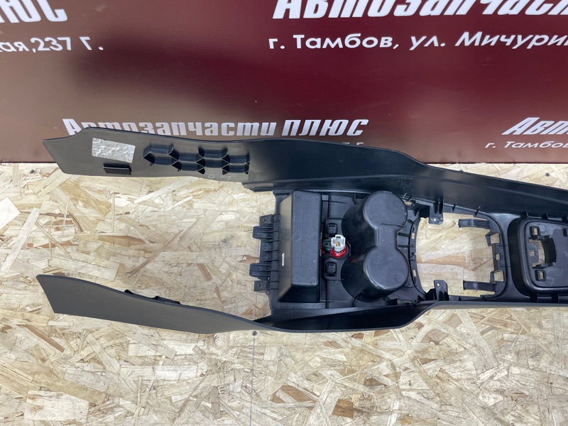 Консоль между сидений