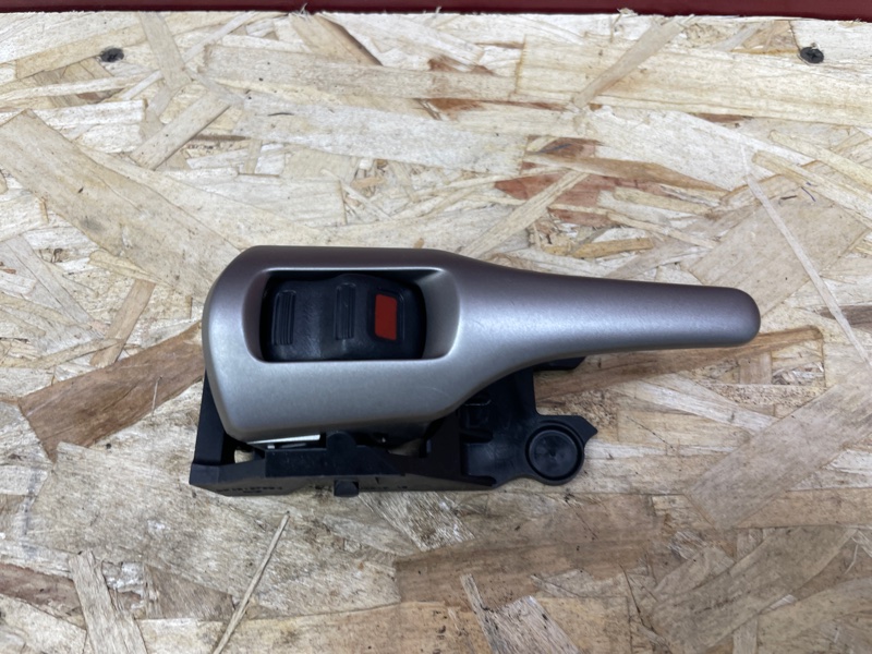 Внутренняя  ручка двери