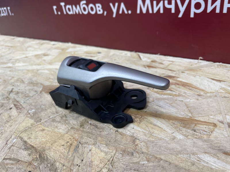 Внутренняя  ручка двери